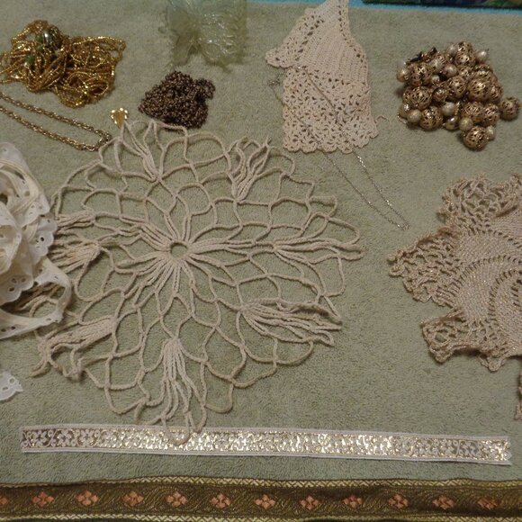 VINTAGE DOILYS RIBBON & JEWELRY PARTS AND BEADS ETC. LOT - Picture 1 of 13